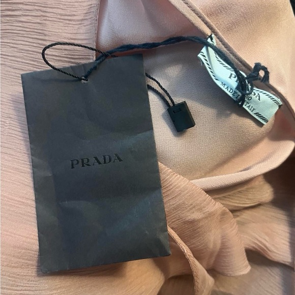 Prada - Picture 7 of 15